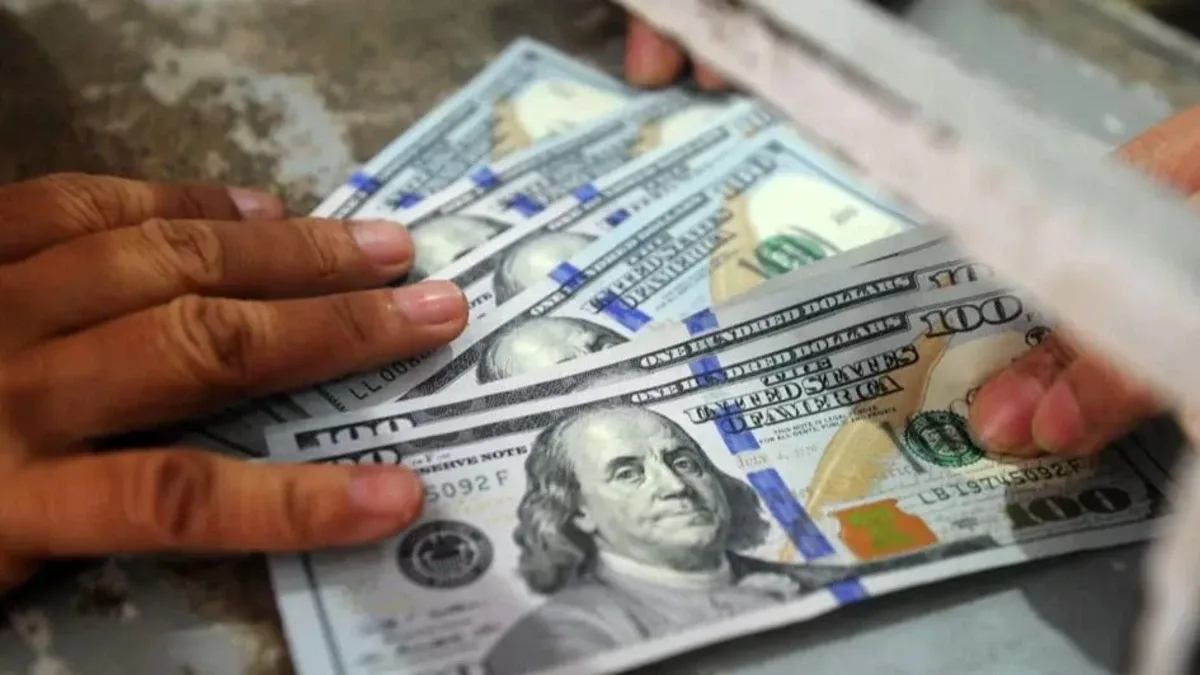 Cotización paralela cae tras el anuncio de devolución de depósitos en dólares